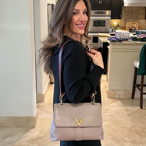 πLouis Vuitton Monogram Very One Handle Mastic Raisin Bag - Picture 16 of 17